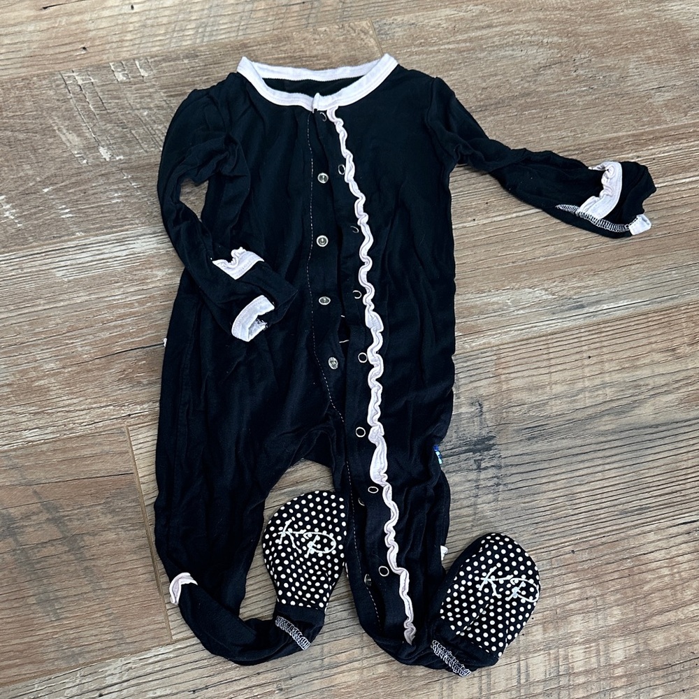 Kickee Pants Black and White Footie